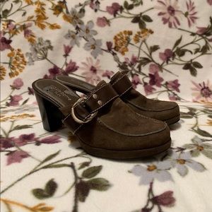 COPY - brown vintage pumps